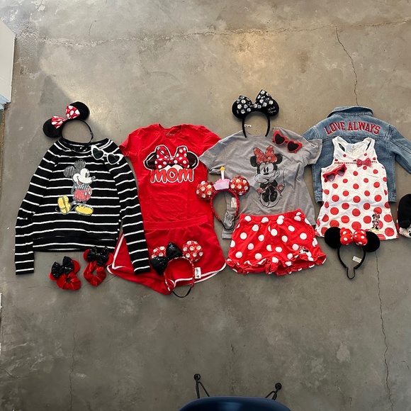 5 pairs of Disney park ears, Minnie mouse red and white polkadot outfits